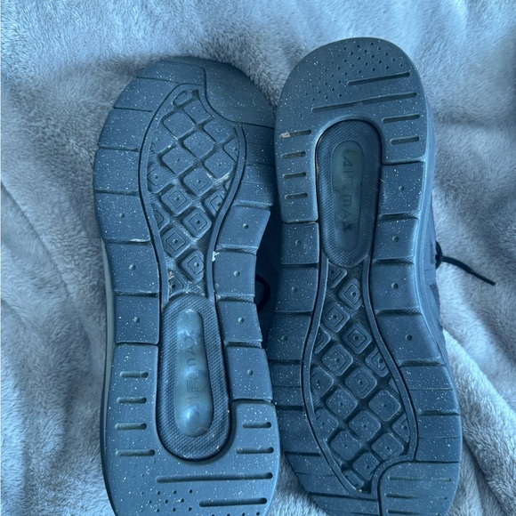 Nike Mens Air Max Genome CW1648 001 Triple Black Size 13 - Picture 3 of 7